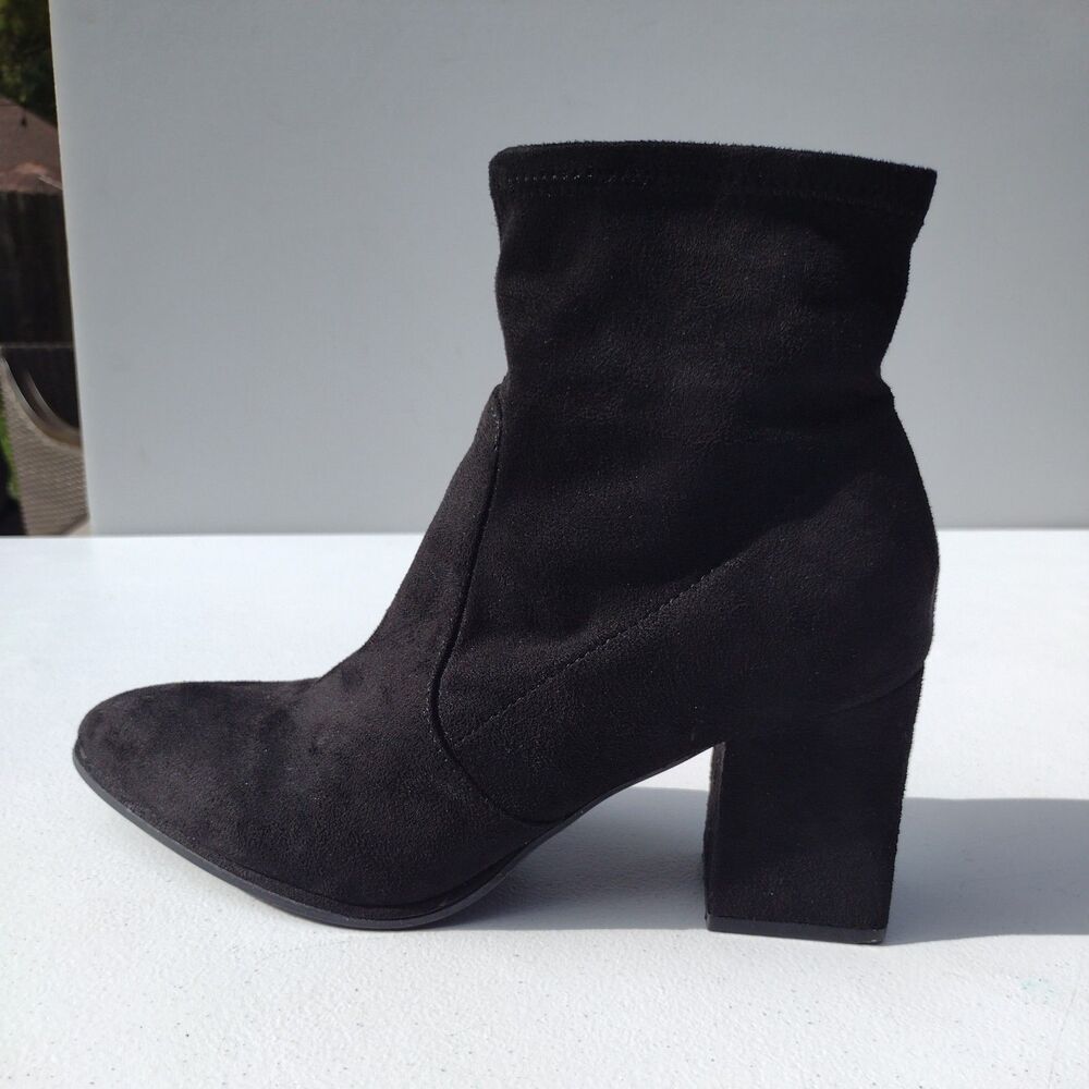 MARC FISHER Black 7.5 M faux suede Zip, Pointed toe, Heeled Ankle Boots Booties